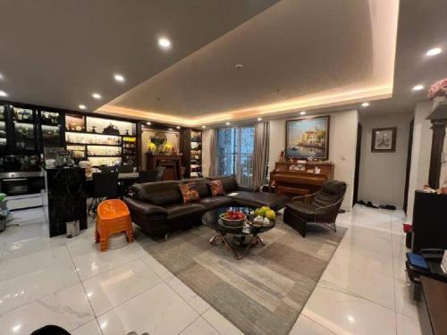 Gần ngay Nguyễn Cửu Đàm - Tân Phú, nhà phố 5 tầng thoáng mát, giá hấp dẫn!